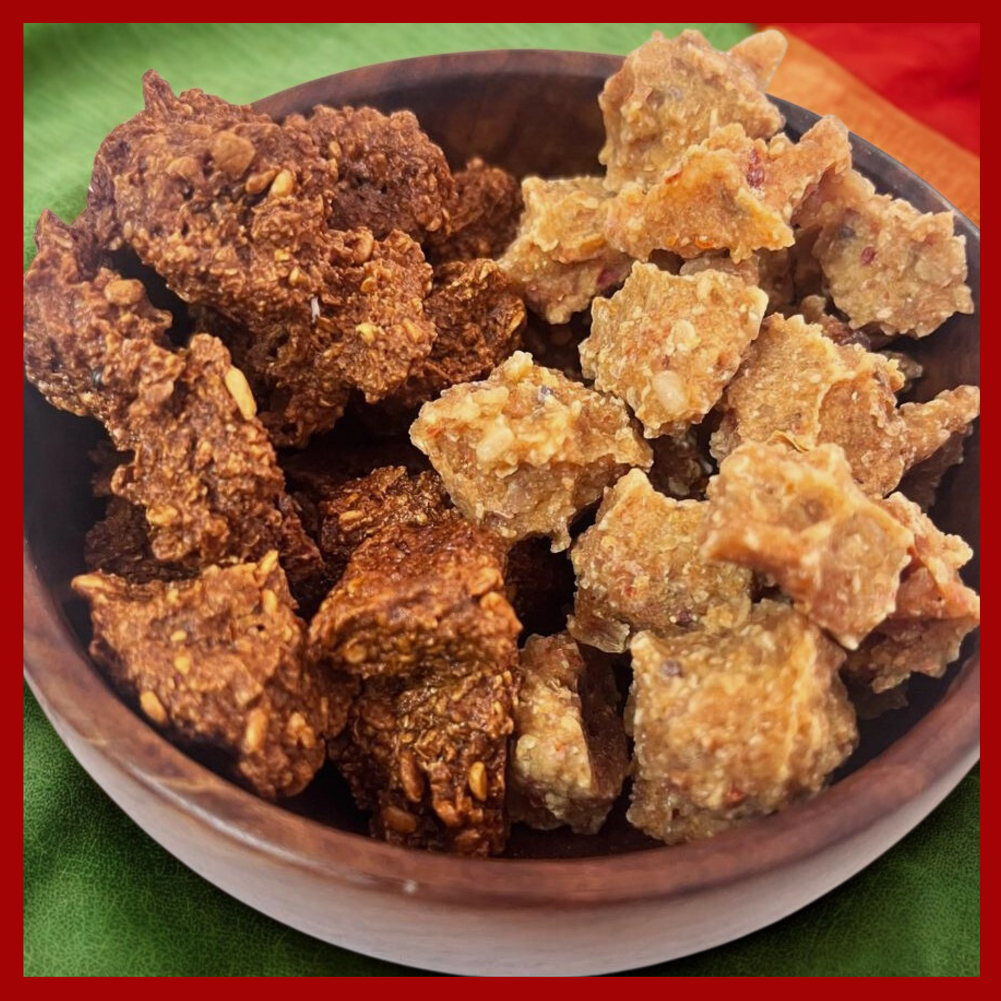 Assorted crispy Karu Vadam in a wooden bowl by Malu's, perfect to buy Karu Vadam online